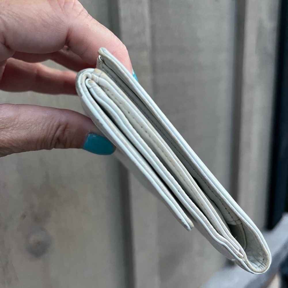 VINTAGE Caviar Timeless CC BIFOLD Wallet in White - Picture 7 of 16